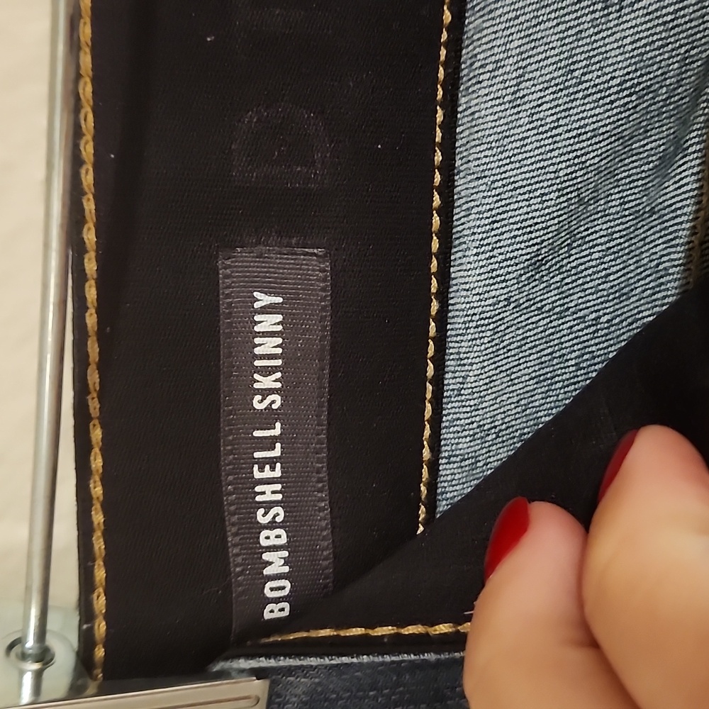💫Torrid Bombshell Skinny Jeans - Picture 4 of 5